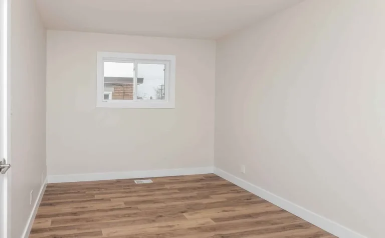 253 Des Pères-Blancs Ave Vanier, ON K1L 7L6